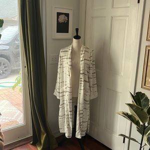 BB Dakota neutral tie-dye long kimono